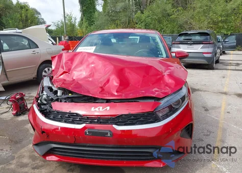 2024 Kia Forte Lxs z USA, uszkodzony, nr VIN 3KPF24AD5RE783270